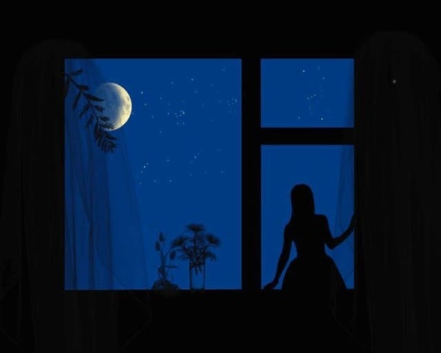 девушка смотрит на луну в темноте