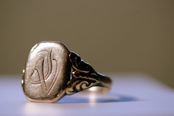 Можно ли носить чужие кольца: приметы и суеверия